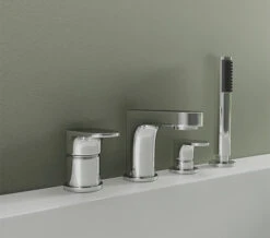 Beo Silk 4 Hole Deck Mounted Chrome Bath Shower Mixer Tap With Kit