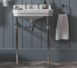 Tavistock Vitoria 610 X 505mm Traditional Basin With Washstand